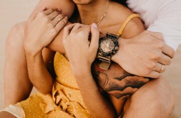 Subtelne gesty miłości – biżuteria na walentynki, która zachwyca