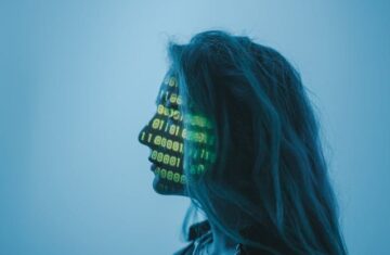 Czy rozpoznasz fałszywą twarz na ekranie?